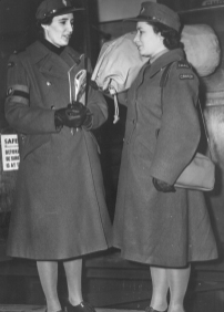 Members of the CWAC stationed in Britain made a point of welcoming new arrivals. - 27728-N DHH 112.3P1 (D24)