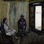 Patients attendant  l'extrieur d'un poste de premiers secours dans une usine - Ruskin Spear, Imperial War Museum, IWM ART LD 2683