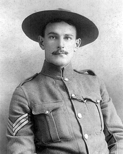 Photos de la guerre des Boers, Le sergent Edward J. Holland du Royal Canadian Dragoons, rcipiendaire de la Croix de Victoria pour bravoure  Leliefontein, le 7 novembre 1900.  Royal Canadian Dragoons Archives