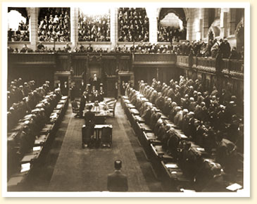 Chambre des communes, le 7 septembre 1939; la premire journe d'une session spciale au cours de laquelle le Parlement du Canada a dclar la guerre  l'Allemagne. - AN20000034-018 - AN20000034-018