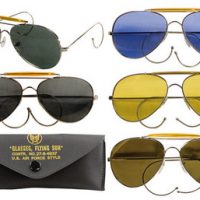 Aviator Air Force style songlasses with case:: Lunettes de soleil de style Air Force avec