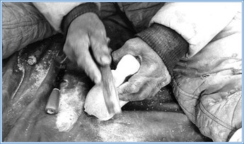 Artist at work: Lucassie Tookalak Carving, 1985<BR>Photographer: Cheryl Lean.