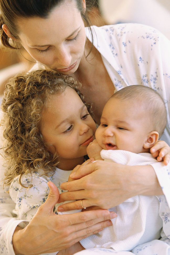 Mother and children - Getty-Eyewire Imagebank
