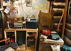 Intérieur de l'abri radio