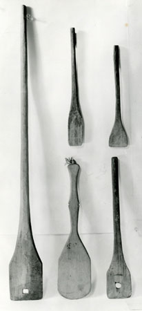 Palettes en bois utilises pour la manipulation du sucre d'rable chaud. 1940., © MCC/CMC, Marius Barbeau, 87190