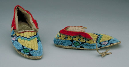 Moccasins, © CMC/MCC, V-B-12 a-b
