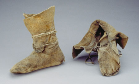 Moccasins, © CMC/MCC, V-C-207 a-b