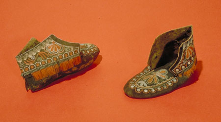 Moccasins, © MCC/CMC, III-H-425 a-b