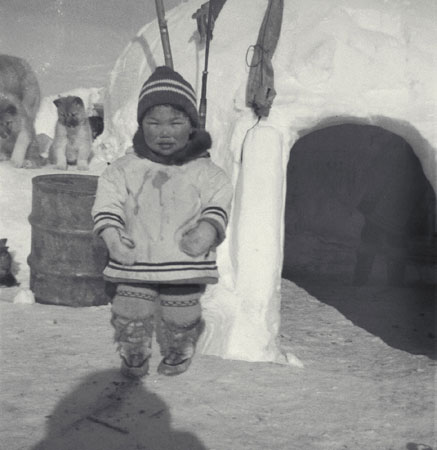 Mark Tapungai near an igloo, © CMC/MCC, Peter Pitseolak, 2000-807