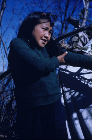 Marion Able, young Gwitch'in (Kutchin) girl and daughter of former chief Charlie Able, Old Crow, Yukon, © CMC/MCC, Pre J.M. Mouchet, S2004-1308