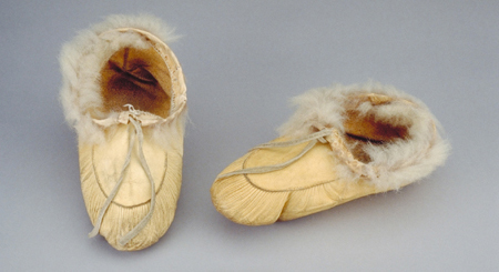 Moccasins, © CMC/MCC, IV-B-1623 a-b