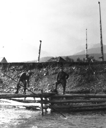 Langdon Kihn and William Beynon salmon fishing, Gitkinlkul (Gitanyow), British Columbia. 1924. © MCC/CMC, 62441, CD96-726-011