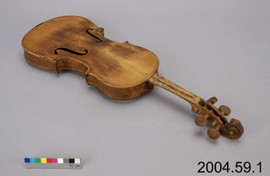 Violin from Lac St. Charles, © CMC/MCC, 2004.59.1