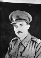 Lieutenant Lyndon Dadswell, the official A.I.F. sculptor, attached to the military history and information section; taken in Cairo, Egypt, 1942; from the collection the of the Australian War Memorial 023365