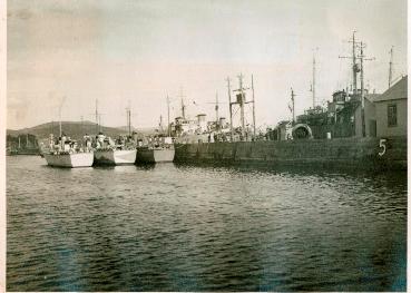 "Minor war vessels at Gasp, 1942"