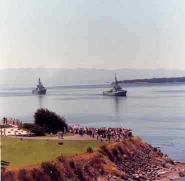 HMCS Huron and HMCS Kootenay, 1990