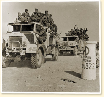 Truck-carried British infantry crosses the border of Tunisia - AN19890223-037