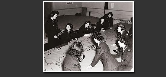 Canadian Women in Radar.  Photo: DND-PL-14628