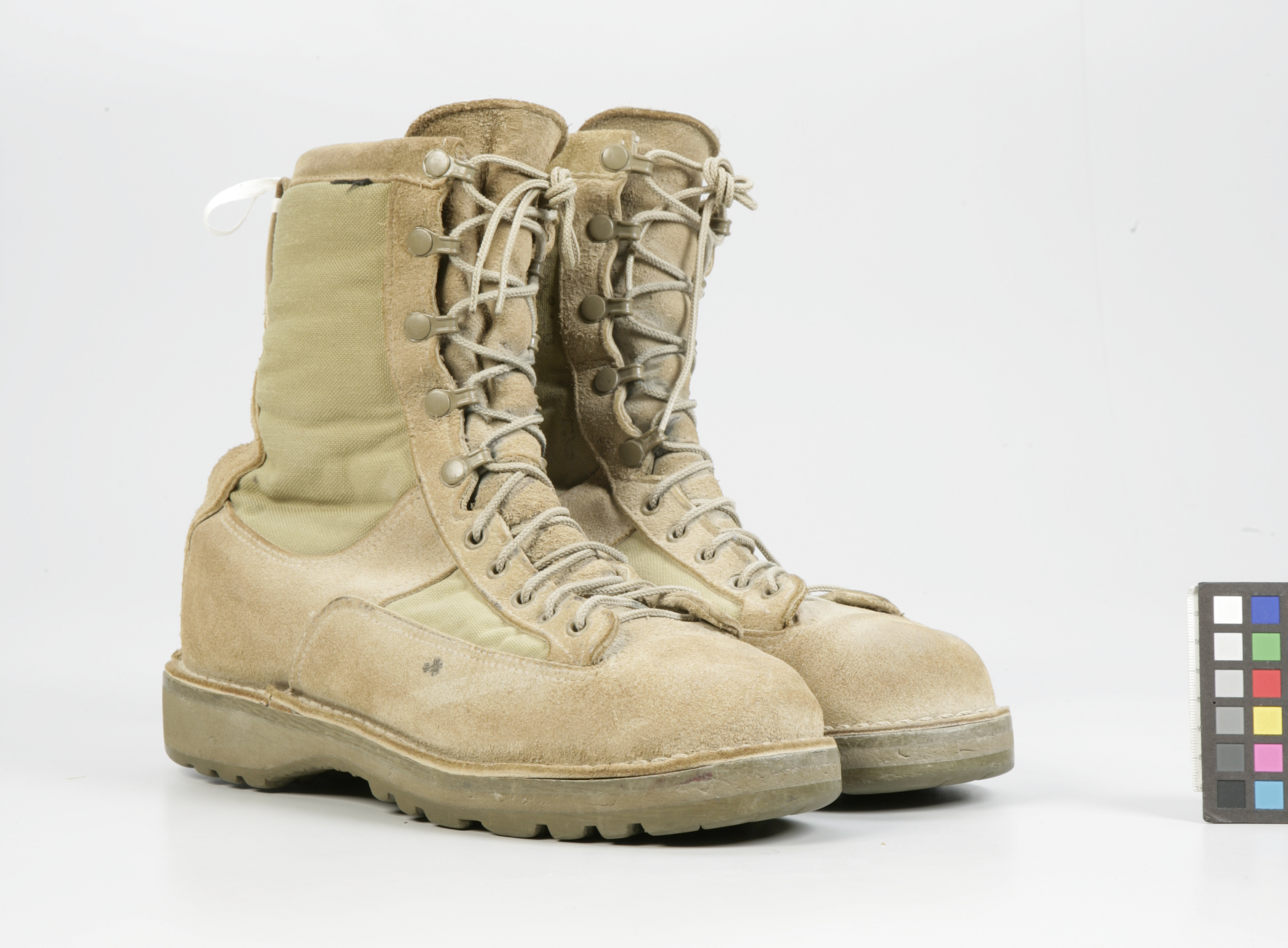 Desert combat boots top