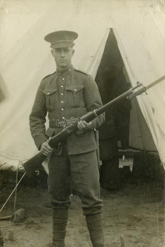 CWM 20120162-002
George Metcalf Archival Collection
Canadian War Museum