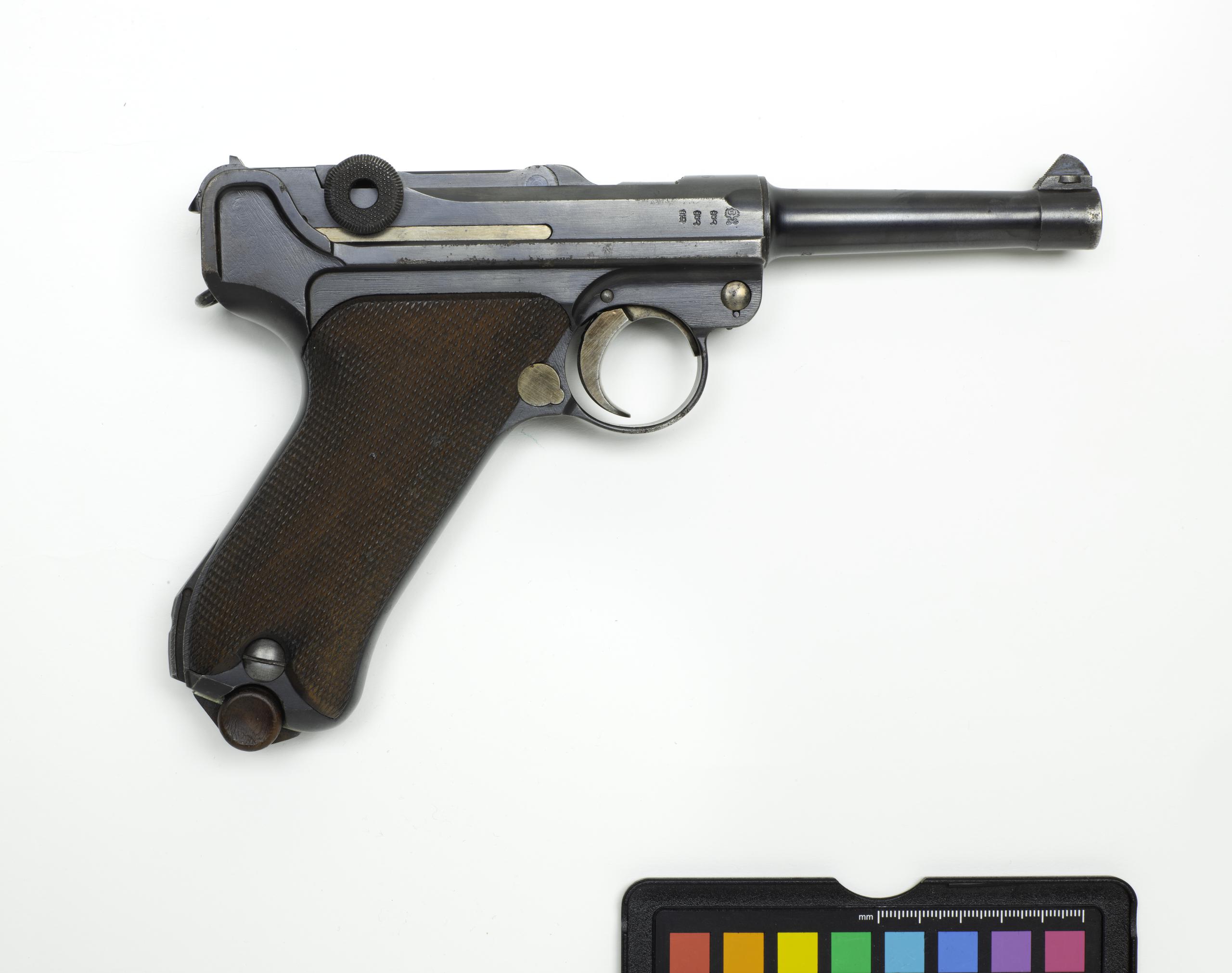automatic centre-fire pistol by Deutsche Waffen und Munitions Fabriken