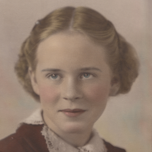 An old photo of a young girl taken at the Canadian War Museum in Ottawa.