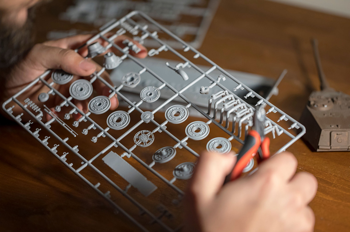 Building scale plastic models