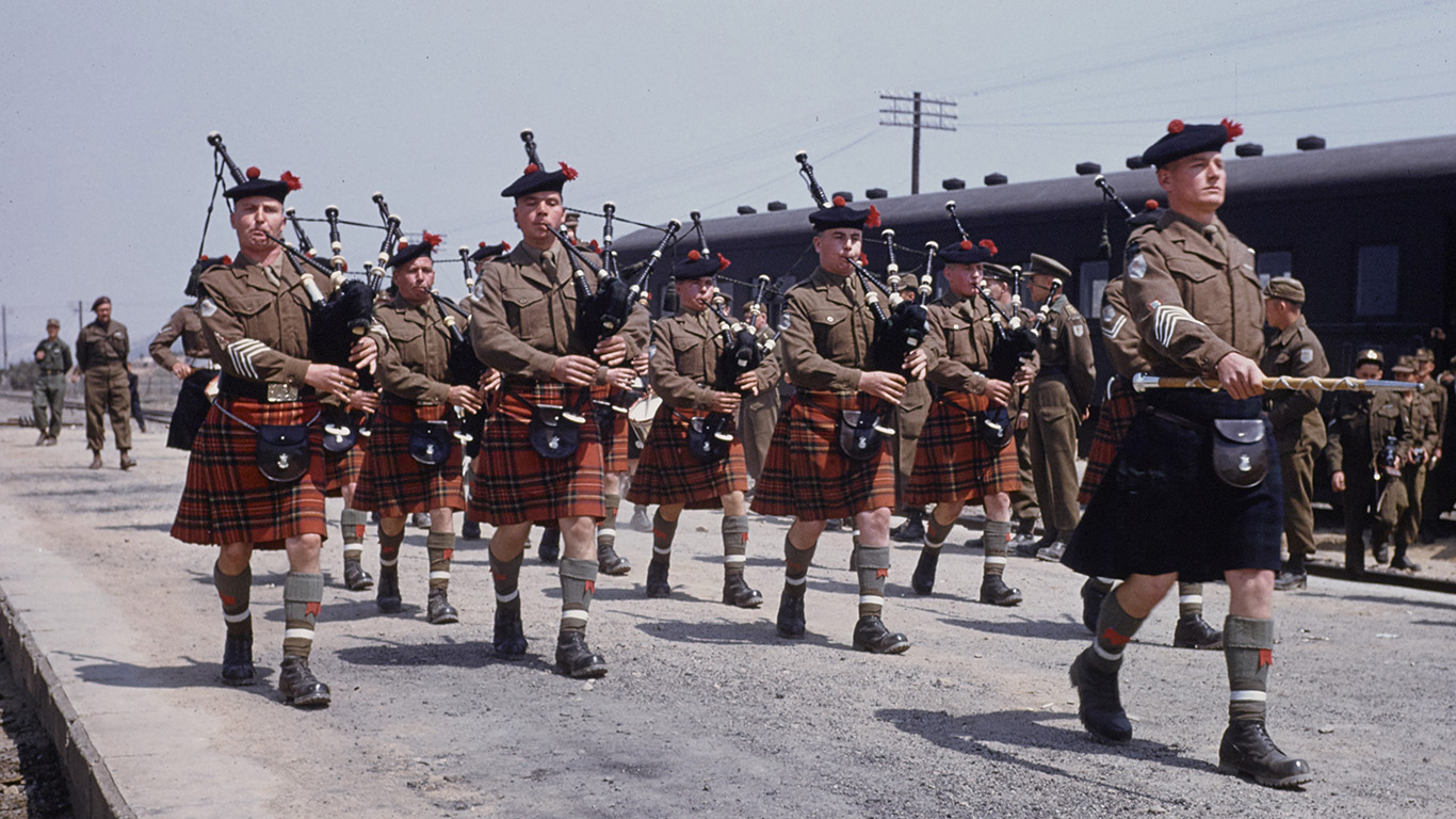 Soldiers playing the bagpipes