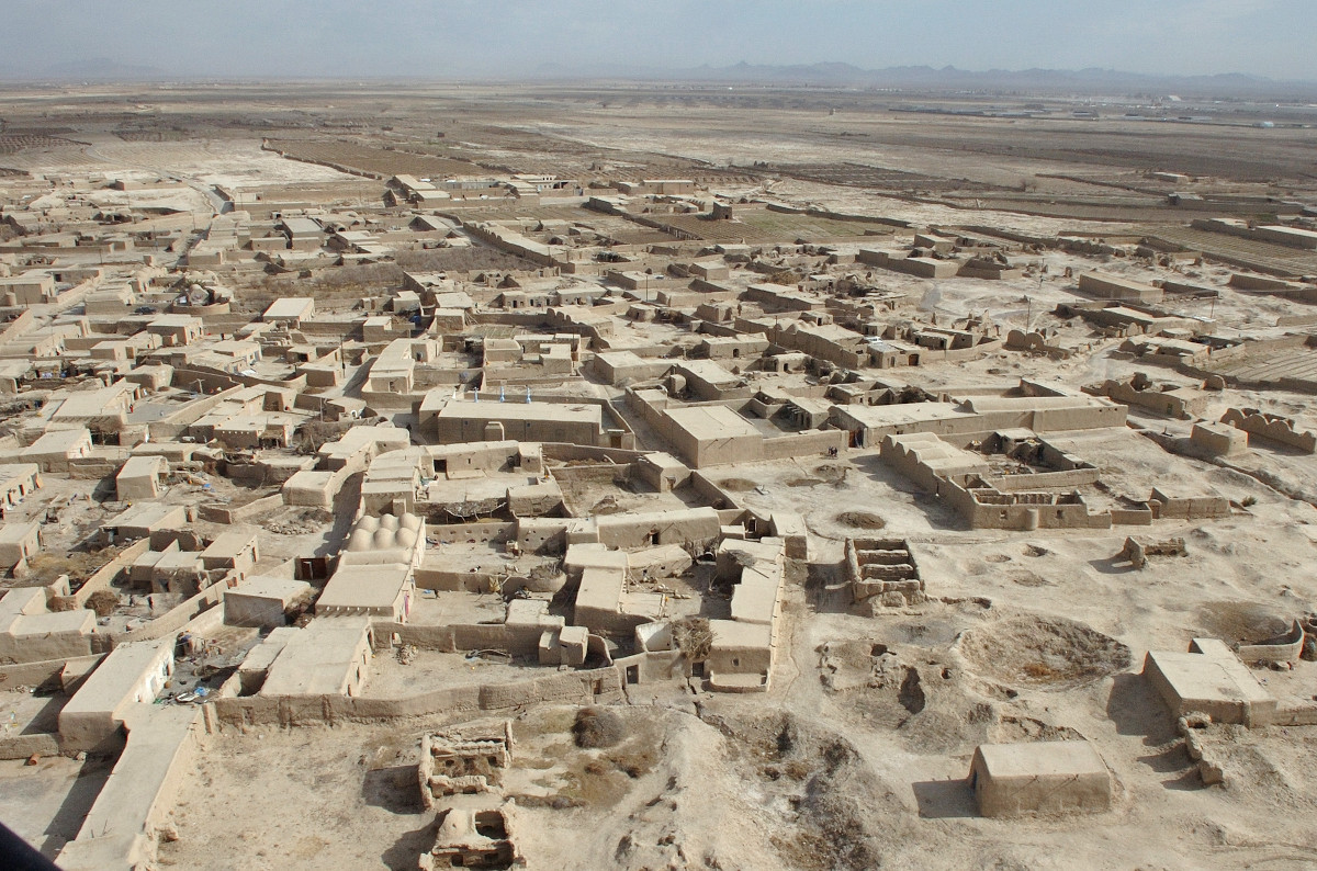 An expanse of low, brown structures and walls arranged irregularly on a flat landscape.